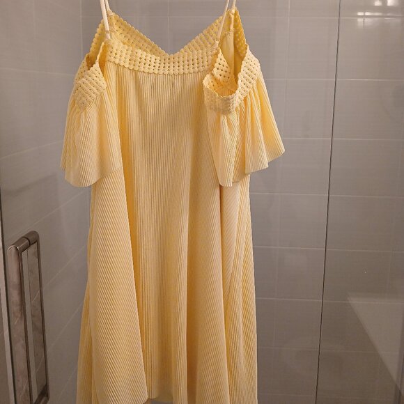 GUESS Lemonade Off Shoulder Monaco Dress - Picture 7 of 8